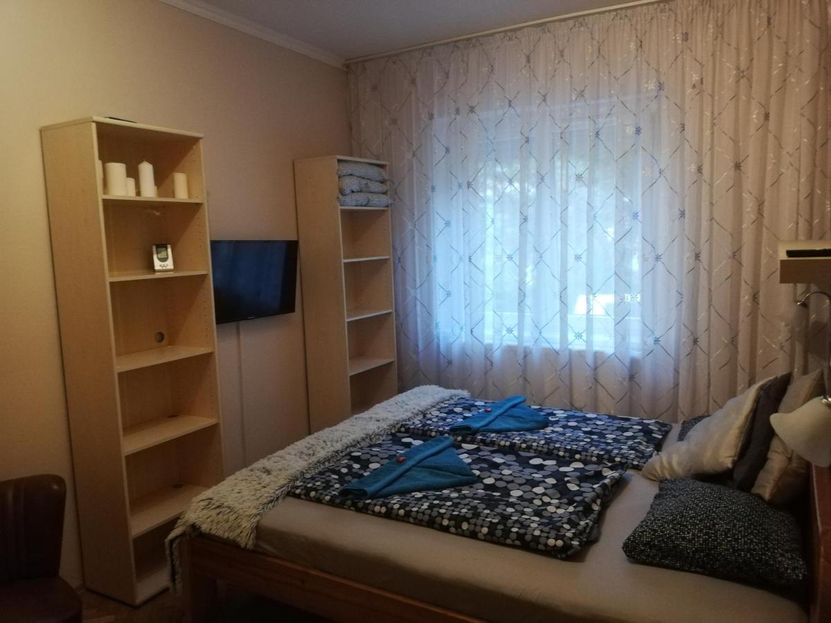 Lili Apartman Apartment Balatonfured Exterior photo