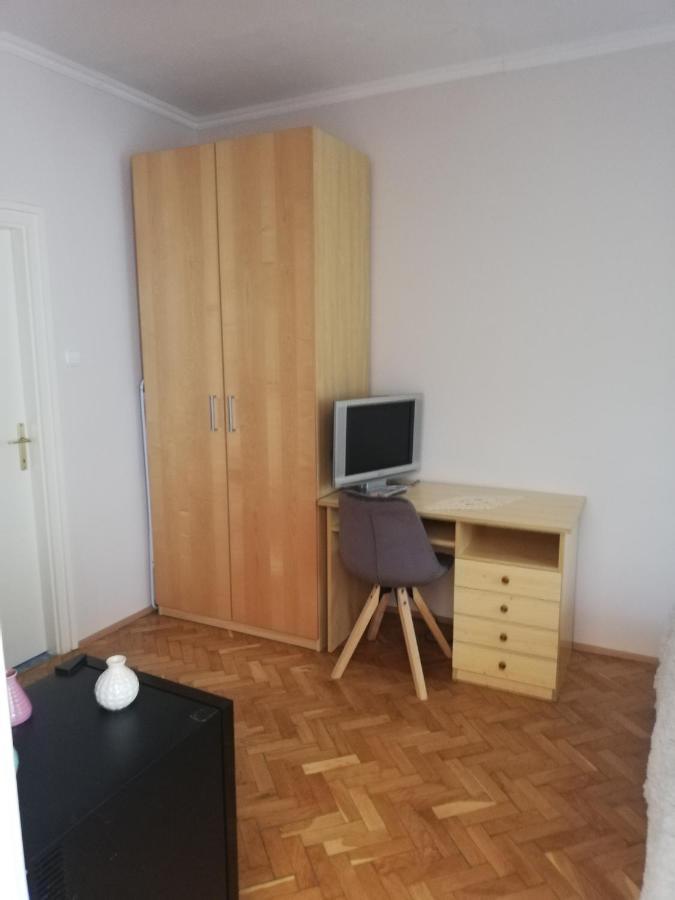 Lili Apartman Apartment Balatonfured Exterior photo