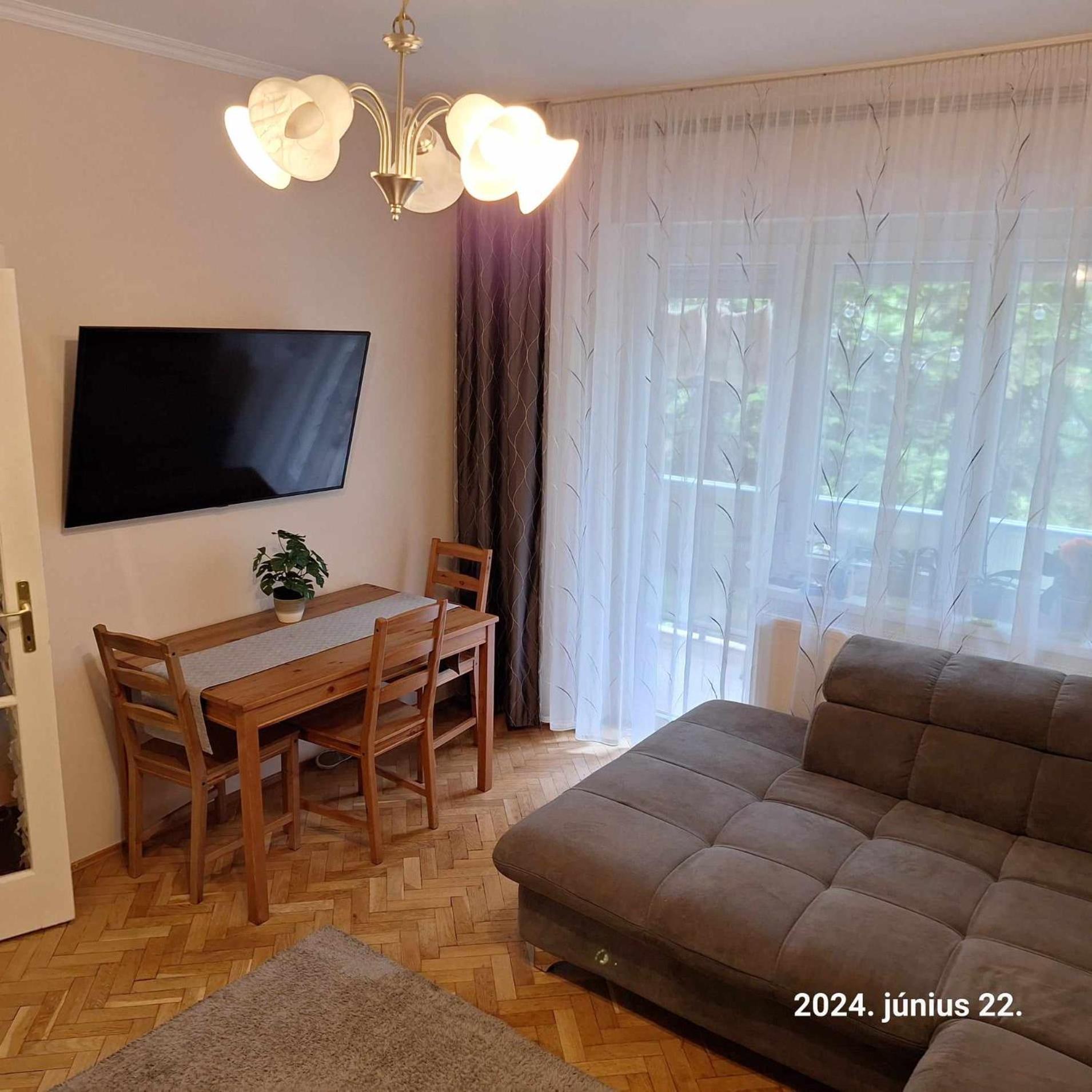 Lili Apartman Apartment Balatonfured Exterior photo