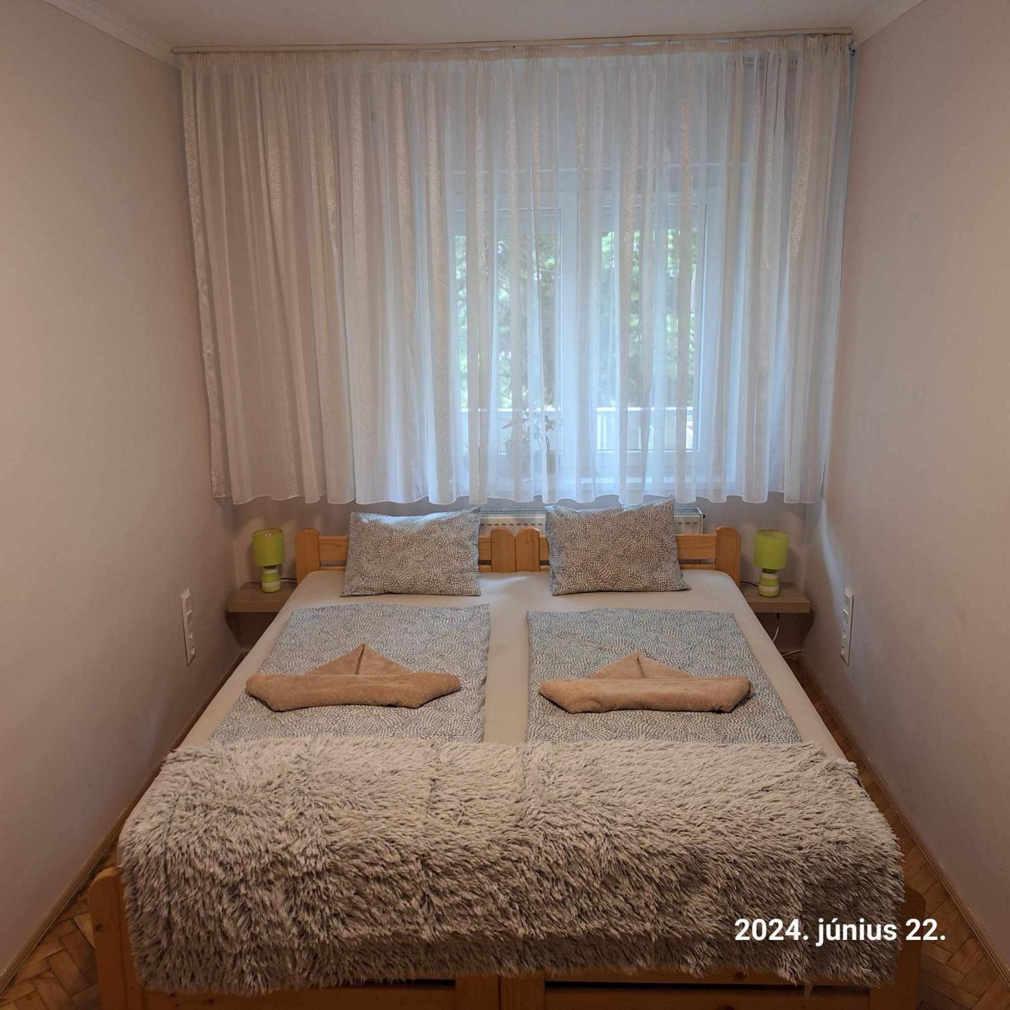 Lili Apartman Apartment Balatonfured Exterior photo
